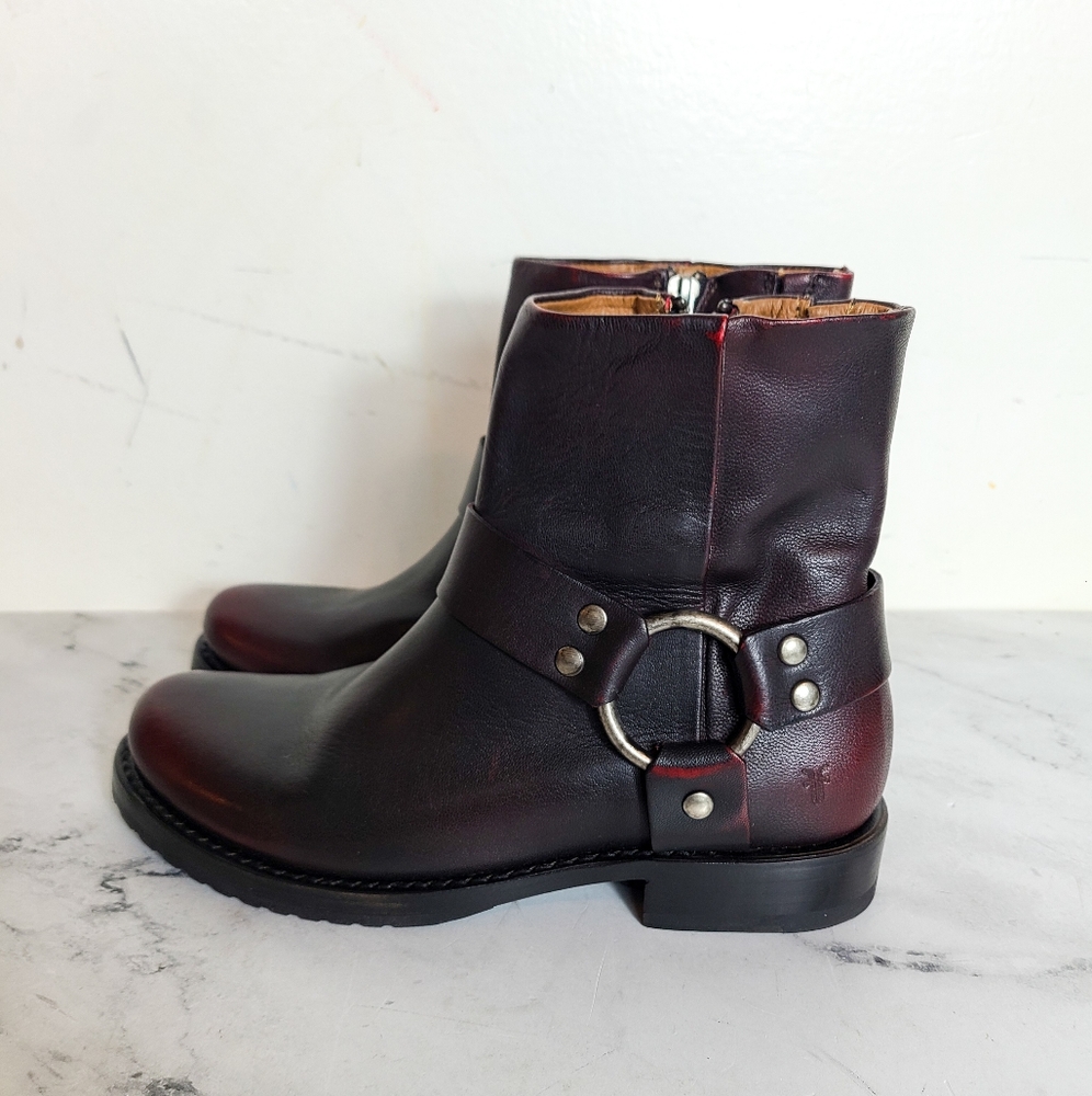 Frye Veronica Harness Black Red Short 7.5 - Picture 4 of 8